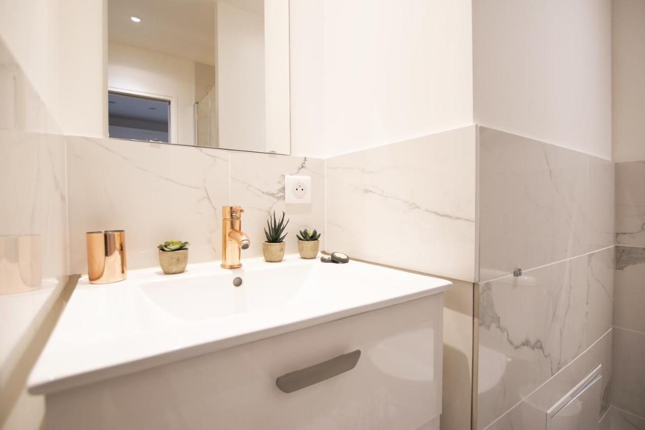 Bel Appartement Idealement Situe - Tour Eiffel Париж Екстериор снимка