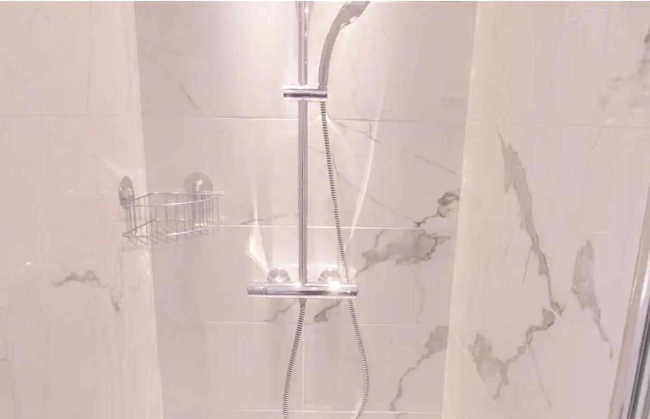 Bel Appartement Idealement Situe - Tour Eiffel Париж Екстериор снимка